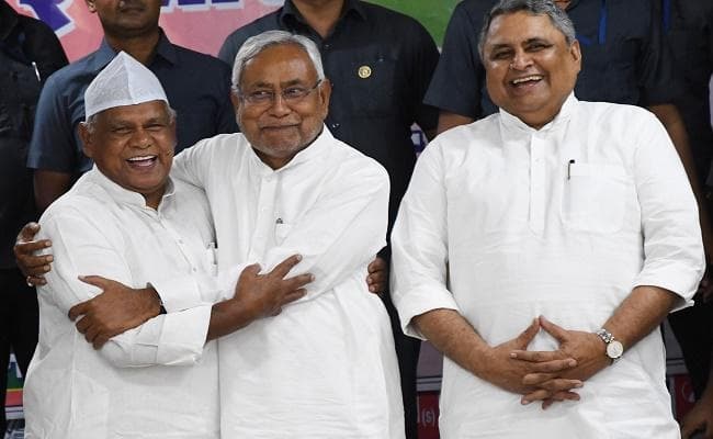 मांझी के दावत-ए-इफ्तार में राबड़ी के जाने के बाद पहुंचे नीतीश