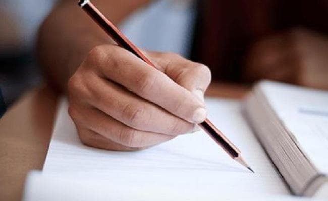 उदासीनता की मार झेल रहे हैं बंगाल में सरकारी सहायता प्राप्त बीएड कॉलेज