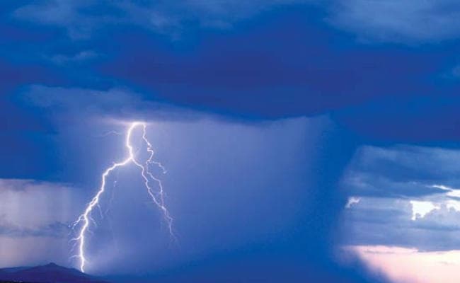 गुमला में मजदूर समेत चार की ठनका से मौत