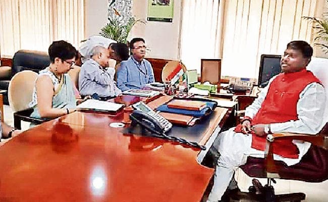 100 दिनों का एजेंडा तैयार कर रहा है मंत्रालय, आदिवासियों का सर्वांगीण विकास सरकार की प्राथमिकता : अर्जुन मुंडा