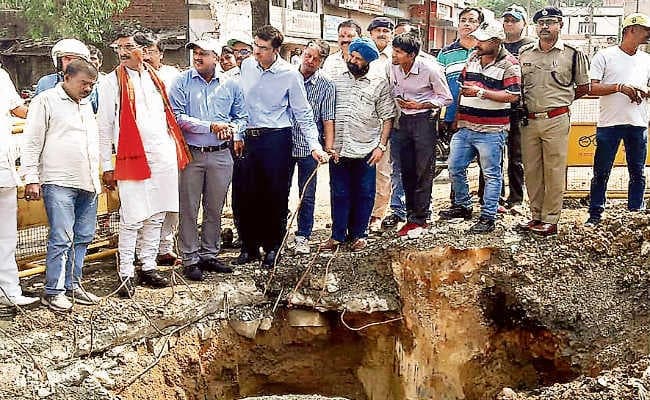 रांची : सांसद ने संवेदक से पूछा डेडलाइन, जवाब मिला, मार्च 2021 तक तैयार होगा कांटाटोली का फ्लाइओवर