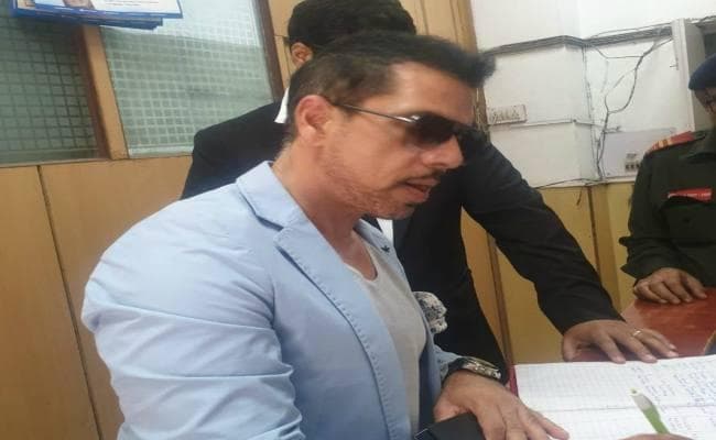 ईडी के समक्ष पेश हुए वाड्रा, ट्वीट किया 13वीं बार होगी पूछताछ