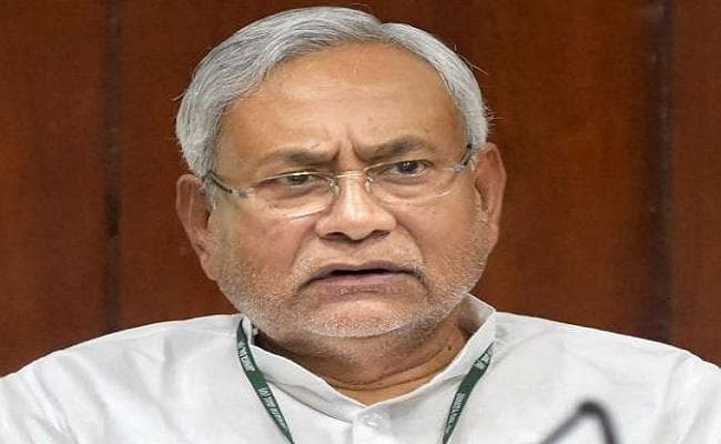 इफ्तार दावत को लेकर गिरिराज के कटाक्ष पर बोले नीतीश, खबरों में बने रहने के लिए ऐसा बोलते हैं लोग