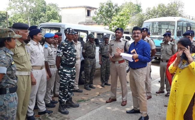 सिमडेगा मंडल कारा में एसडीओ ने की छापेमारी, कैंची व चाकुनुमा सामान मिला