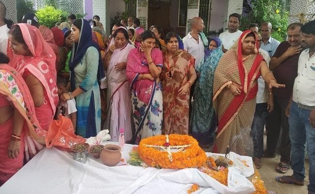बिहार : पूर्व विधायक नीता चौधरी को दी गयी अश्रुपूर्ण विदाई, उमड़ा जनसैलाब
