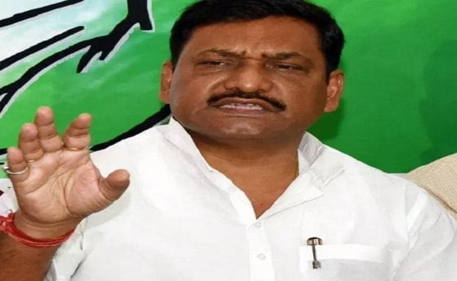 घटक दलों के बीच वोटों का स्थानांतरण नहीं होने से बिहार में महागठबंधन की हार हुई : अखिलेश सिंह