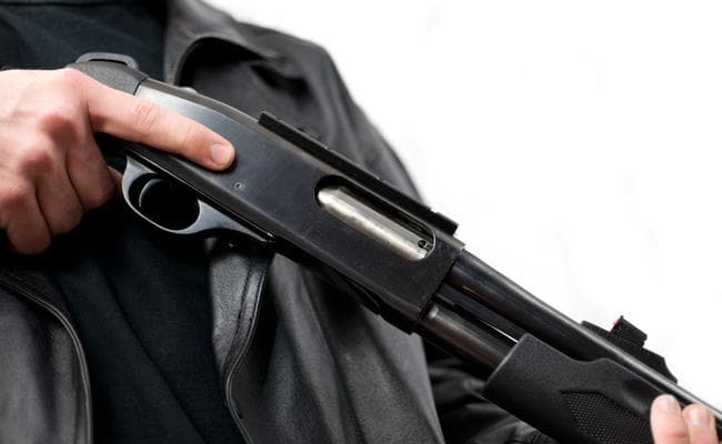 सैकड़ों शिकारी गिरफ्तार, हथियार जब्त