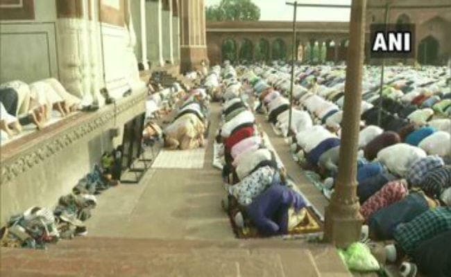 चांद का हुआ दीदार, देशभर में मनाया जा रहा है त्यौहार, राष्‍ट्रपति और प्रधानमंत्री ने कहा- ईद मुबारक