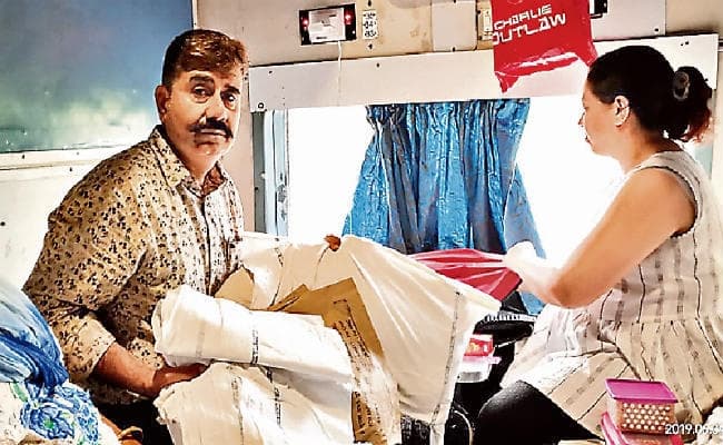 रांची : ट्रेनों में दिया जा रहा गंदा बेडरोल, शिकायतों की भी नहीं हो रही सुनवाई