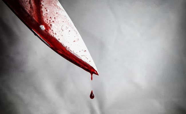 पोस्टर चिपका कर दे रहे हैं सिर काटने की धमकी