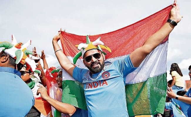 भारत बनाम दक्षिण अफ्रीका मैच, विकेट गिरते गये और जश्न में डूबते गये भारतीय