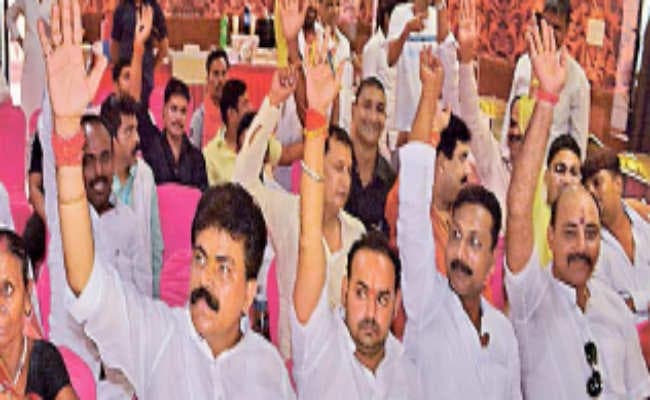 मेयर व डिप्टी मेयर का शक्ति प्रदर्शन