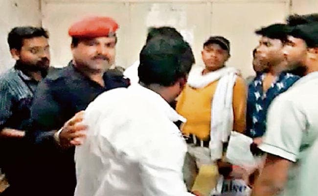 रांची : ....जब भाजपा कार्यकर्ता व जूनियर डॉक्टरों में हुई मारपीट