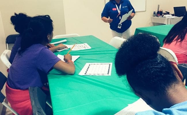 अमेरिका में अब अंग्रेजी नहीं पढ़ पायेंगे शरणार्थियों के बच्चे, कानूनी मदद भी नहीं मिलेगी