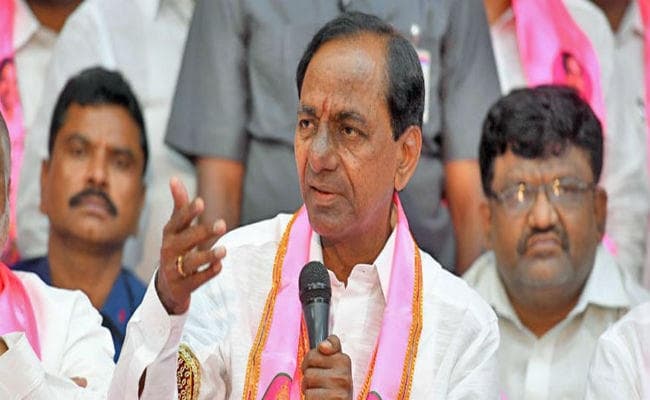 तेलंगाना से आयी कांग्रेस के लिए बुरी खबर, 18 में से 12 विधायक थामेंगे TRS का हाथ, विधानसभा अध्यक्ष से मिले