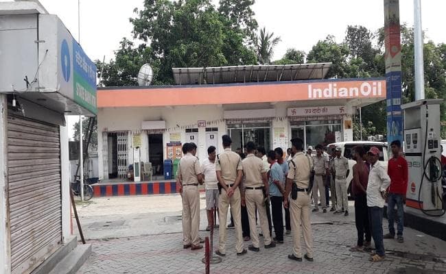 कटिहार : एटीएम में कैश डालने पहुंचे वाहन को दिनदहाड़े कब्जे में लेकर 50 लाख लूटे