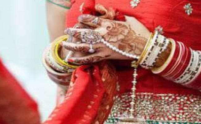 Bihar: सुहागरात के दौरान दुल्हन का रूप देख उड़े दूल्हे के होश, खबर मिलते ही हथियार के साथ पहुंचे परिजन