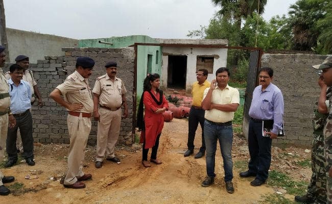 सरायकेला : अवैध गैस गोदाम का हुआ भंडाफोड़, मालिक सहित तीन गिरफ्तार