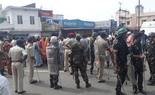 जमीन विवाद में युवक की गोली मारकर हत्या, पूरे क्षेत्र में तनाव, लोगों ने किया उग्र प्रदर्शन