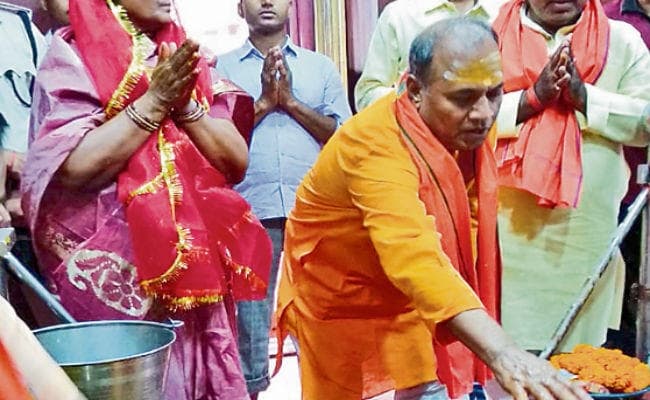 सारण : राज्यसभा सांसद आरसीपी सिंह ने की पूजा-अर्चना