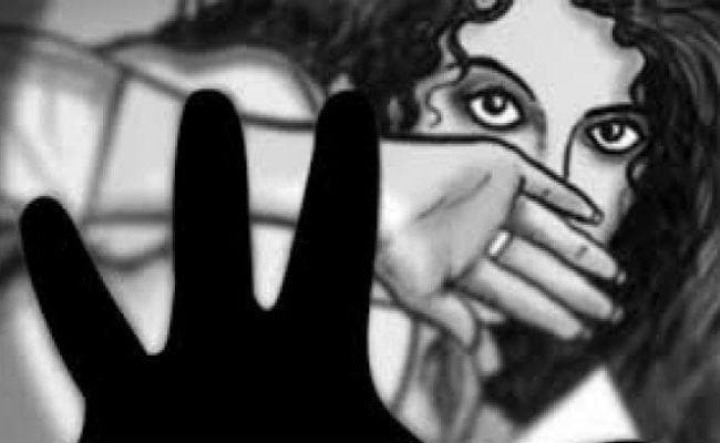 गोवा में सरेआम महिला कलाकार पर हमला, वीडियो वायरल