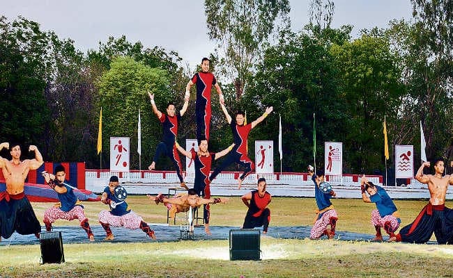 जमीन से आसमां तक दिखा सेना के जांबाजों का शौर्य