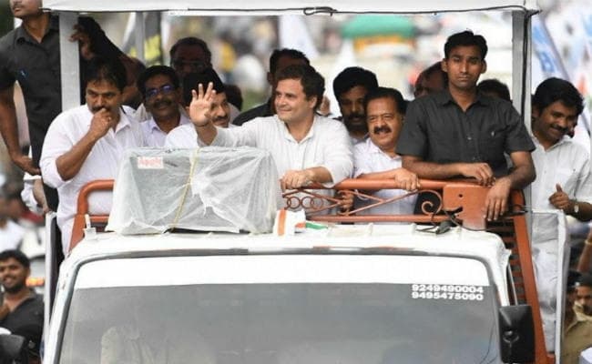 राहुल गांधी का केरल दौराः दूसरे दिन वायनाड में किया रोड शो , कहा- मोदी सरकार देश में नफरत फैला रही