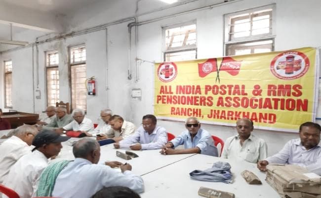 पेंशन पाने के लिए डाक विभाग के पेंशनभोगियों को जोहनी पड़ रही है बाट