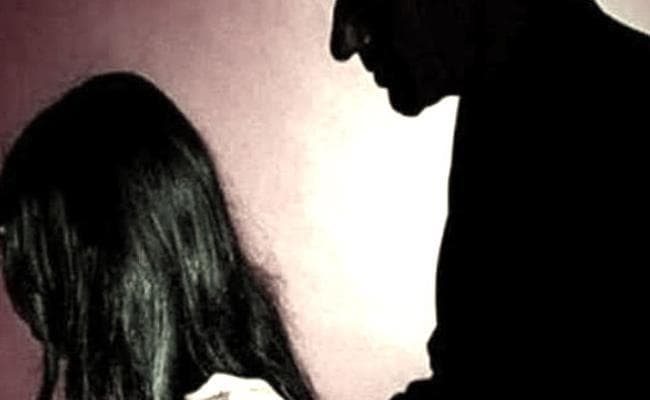 नौकरानी से छेड़खानी के आरोप में दो गिरफ्तार