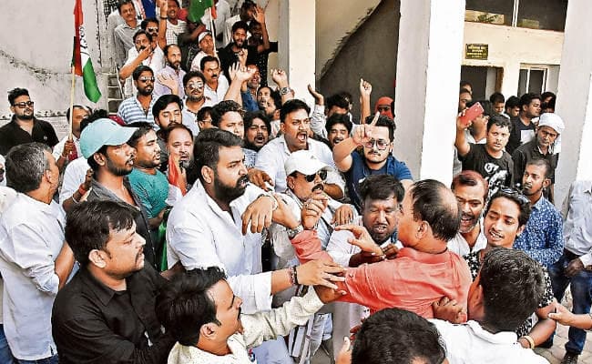 रांची : जानें क्‍यों कांग्रेस भवन में भिड़े डॉ अजय व सुबोधकांत के समर्थक