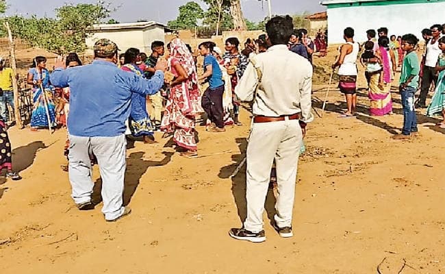 चतरा : वन भूमि से कब्जा हटाने पहुंची टीम पर हमला