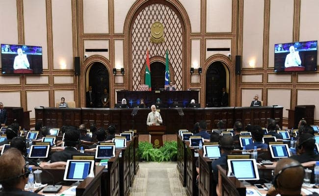 पीएम मोदी की विदेश यात्रा का दूसरा दिन, मालदीव के बाद आज श्रीलंका पहुंचेंगे