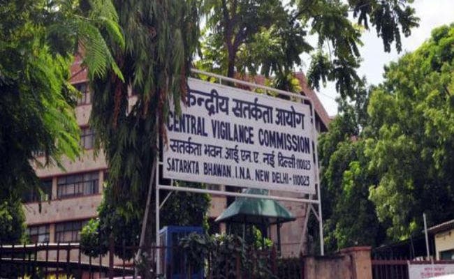 भ्रष्टाचारियों पर कार्रवाई करने की मंजूरी के इंतजार में सीवीसी, 123 अधिकारी जांच की जद में