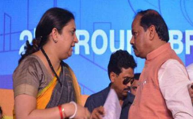 रांची : निफ्ट के स्थायी परिसर का शिलान्यास शीघ्र, मुख्यमंत्री रघुवर दास ने केंद्रीय कपड़ा मंत्री स्मृति ईरानी से की मुलाकात