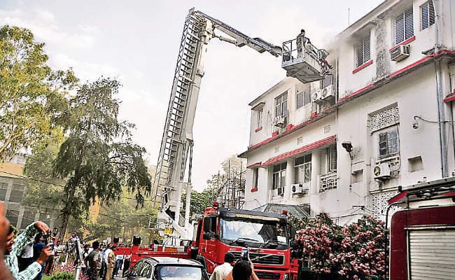 रांची : दरभंगा हाउस के विजिलेंस डिपार्टमेंट में लगी आग, कई अहम फाइलें जली