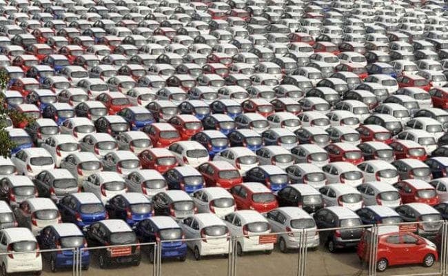 यात्री वाहनों की बिक्री 18 साल के निचले स्तर पर, उद्योग ने मांगी सरकार से मदद