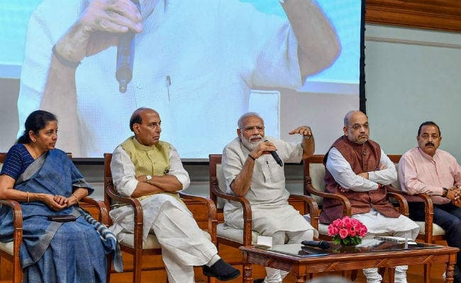 मोदी सरकार की नया श्रम कानून लाने की योजना, 44 पुराने कानूनों को 4 श्रेणियों में मिलाया जाएगा