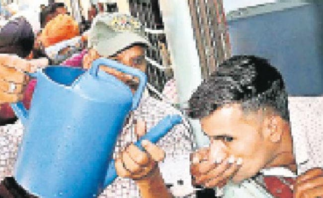 जानलेवा गर्मी! चलती ट्रेन में गर्मी के कारण चार यात्रियों ने तोड़ा दम, पहली बार हुआ ऐसा