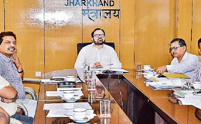 रांची : अधिकारी चीजों को आसान बनायें, इंस्पेक्टर बन काम न करें