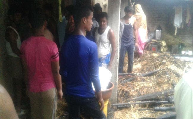 चलकुशा : तीन मकानों में आग लगने से लाखों रुपये की संपत्ति जलकर खाक