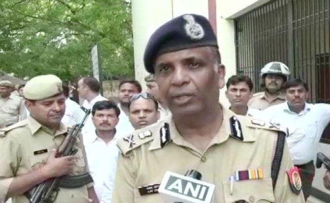 कोर्ट परिसर में उप्र बार काउंसिल अध्यक्ष दरवेश सिंह की गोली मार कर हत्या