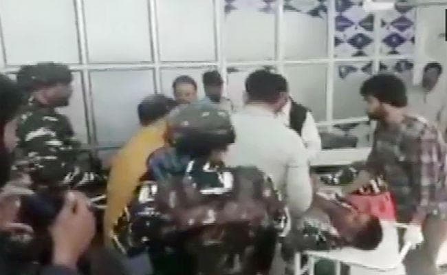 #Anantnag पुलिस पार्टी पर आतंकवादी हमला, CRPF के 3 जवान शहीद, एक आतंकी भी मारा गया