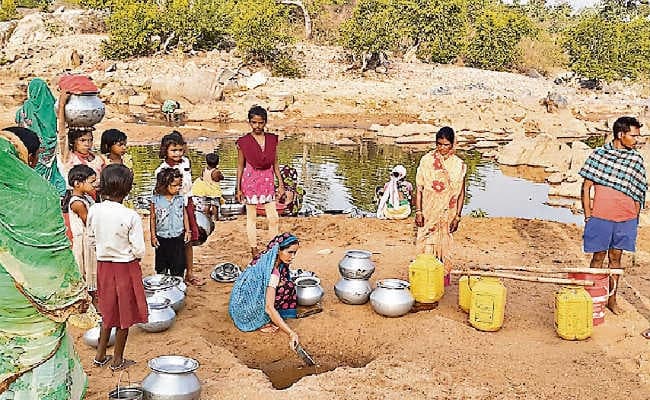 बुढ़मू : पेयजल के लिए तरस रहे हैं विधायक के पैतृक गांव हिरिणलेटा के ग्रामीण