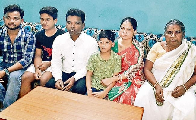 रामचंद्र सहिस ने झामुमो से कैरियर की शुरुआत कर झामुमो को ही हराया, ट्यूशन कर पढ़े, खेती भी की, फिर राजनीति में आये