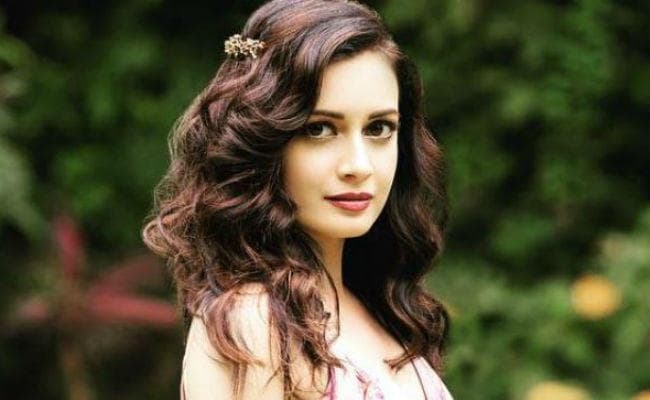 धर्म के चश्मे से किसी को देखे जाने पर तकलीफ होती है : दीया मिर्जा