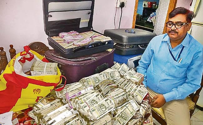 पटना : 14 लाख रुपये रिश्वत लेने का मामला, टीम बनी, भ्रष्ट इंजीनियर से जेल में होगी पूछताछ