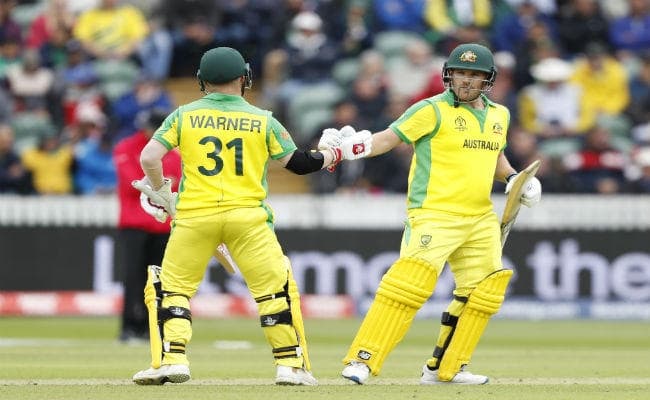 वार्नर ने पाक के खिलाफ मिले मैन ऑफ द मैच पुरस्कार युवा ऑस्ट्रेलियाई प्रशंसक को किया भेंट