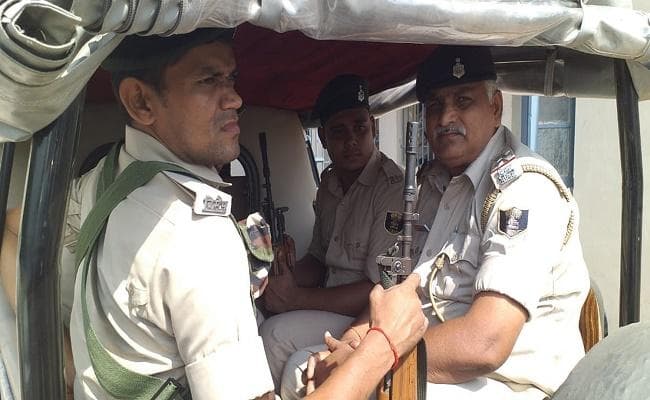 घूस लेते हुए दारोगा का वीडियो वायरल, गिरफ्तार