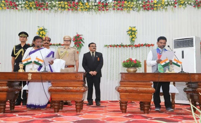 रांची : आजसू विधायक रामचंद्र सहिस ने ली मंत्री पद की शपथ