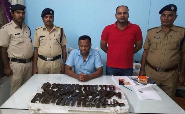 जमालपुर स्टेशन पर प्लास्टिक की बाल्टी से 57 पिस्टल के पार्ट्स बरामद